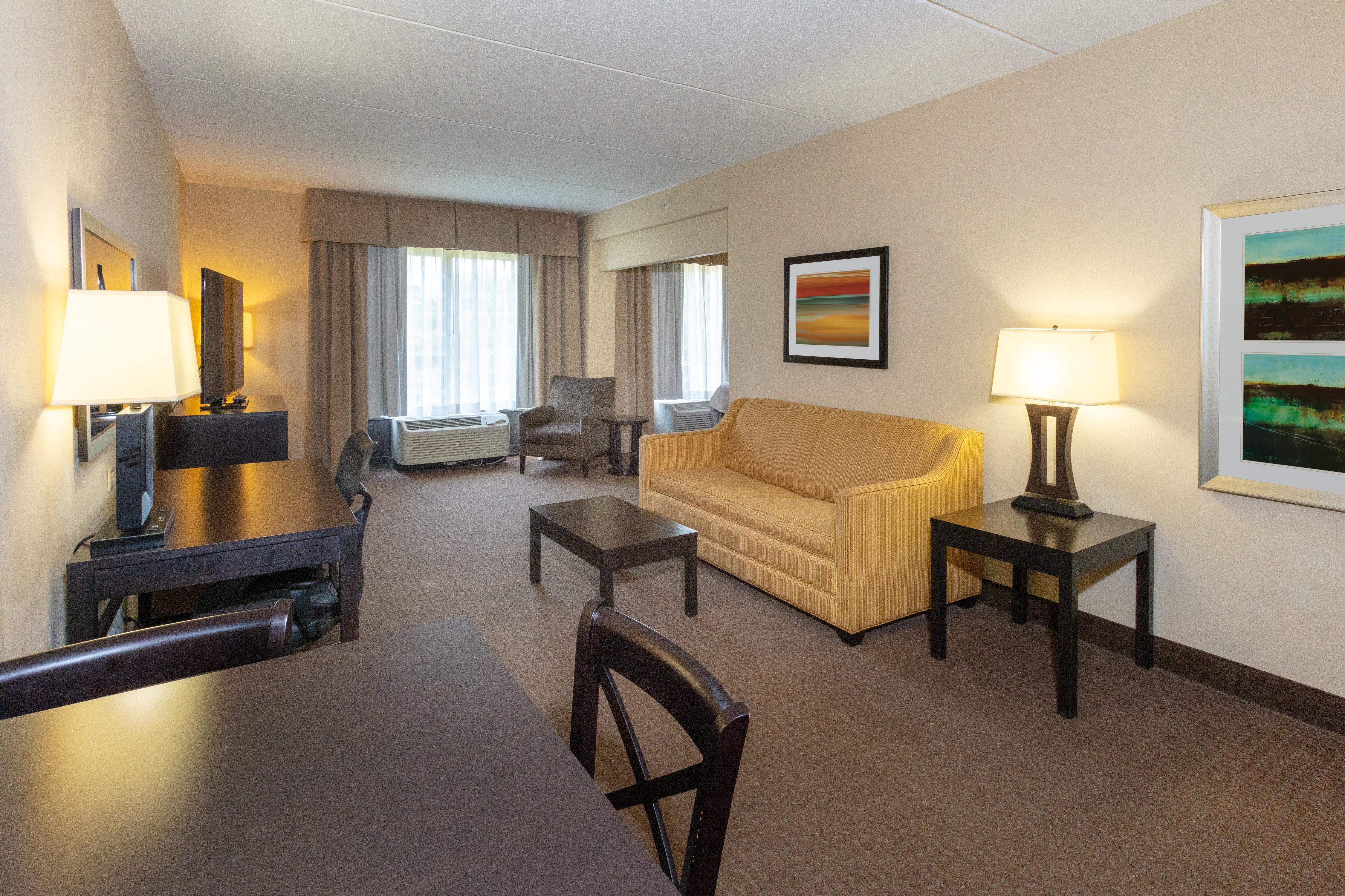 Hotel Holiday Express & Airport By Ihg 3*