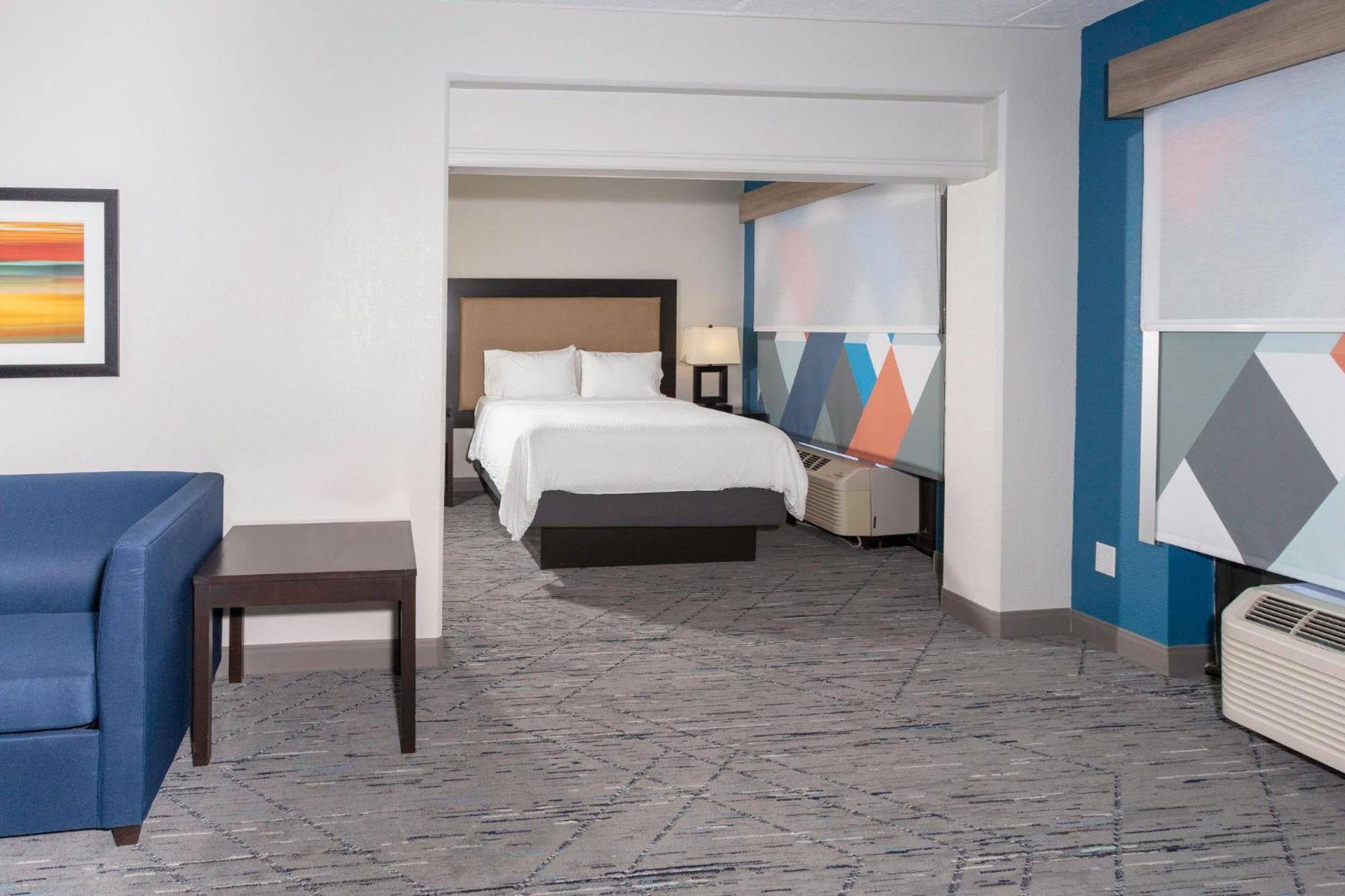 Holiday Express & Airport By Ihg 3*