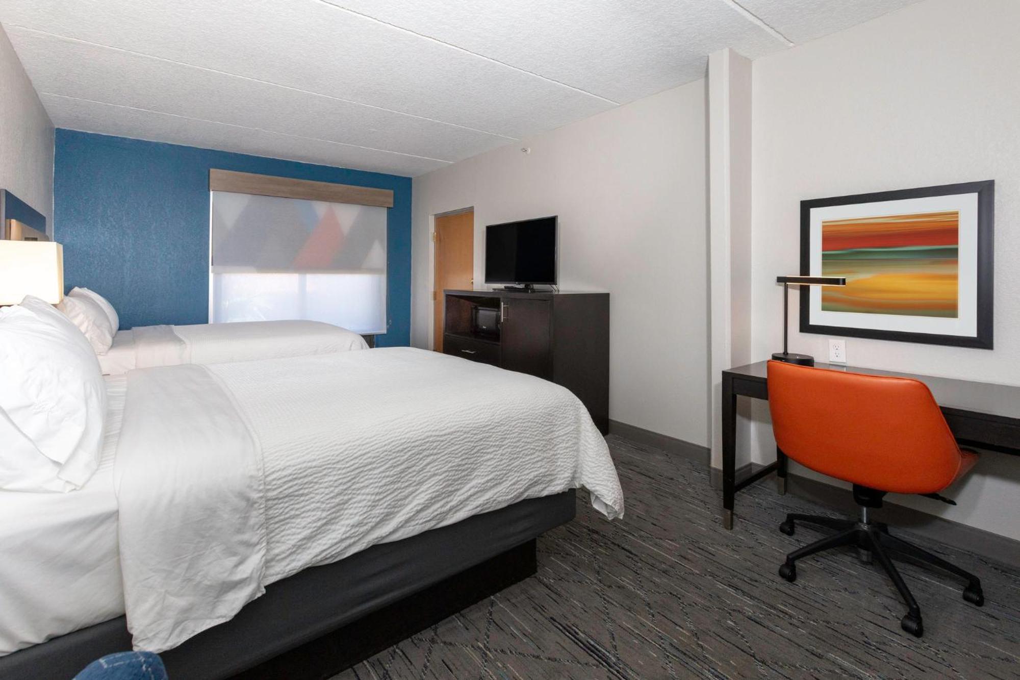 Holiday Express & Airport By Ihg Hotel